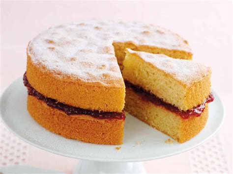 A perfect guide for new bakers. Mary Berry's Victoria sandwich cake - Saga