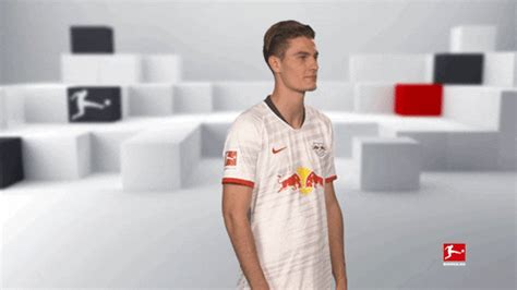 Dabei profitierte er von seiner raffinierten schusstechnik und. Posing Line Up GIF by Bundesliga - Find & Share on GIPHY