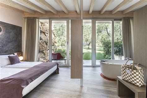 Boasting a lakefront swimming pool and a sun terrace, san colombano suites is located in a quiet area just outside bardolino. San Colombano Suites - Porcelain tiles and Kerlite for ...