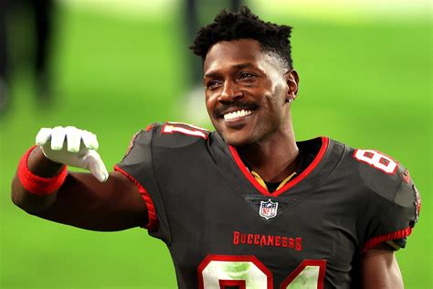 NFL's Antonio Brown Signs One-Year Contract Extension with the Tampa Bay Buccaneers
