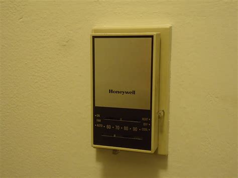 Can someone tell me how to do it correctly? Honeywell thermostat | This thermostat in the hallway of my … | Flickr - Photo Sharing!
