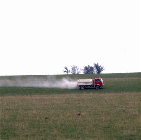 Ground Spreading Topdressing Te Ara Encyclopedia Of New Zealand