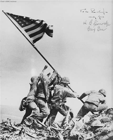 10 of the most iconic images from wwii iwo jima iwo jima flag iwo jima flag raisers