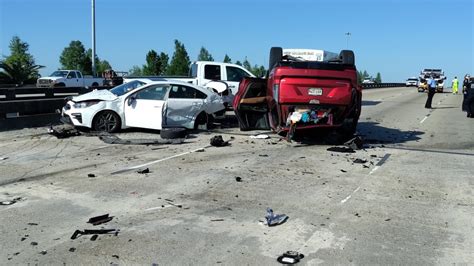 1 Dead 5 Hurt In Multi Car Crash On I 10 West In New Orleans