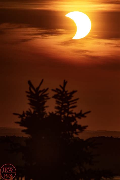 See Photos Of Stunning ‘ring Of Fire Solar Eclipse Sunrise Over Lake