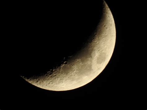Crescent Moon : astrophotography