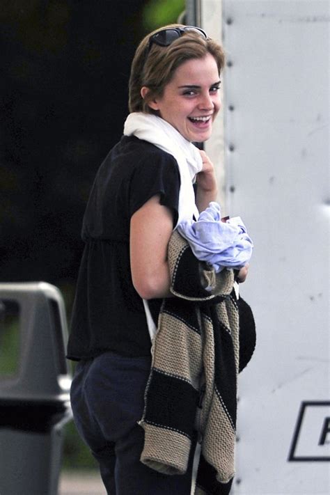 Emma Watson Pittsburgh Candids On May 22 01 Gotceleb