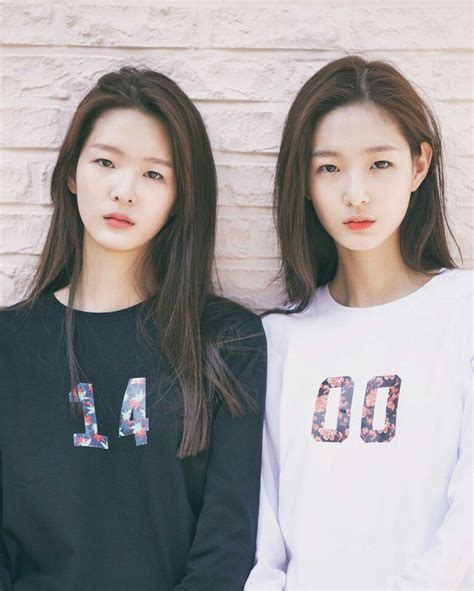 All Of Korea Is Falling In Love With These 18 Year Old Twin Sisters