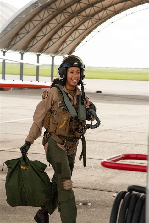 Us Navy Welcomes 1st Black Female Tactical Aircraft Pilot The Seattle