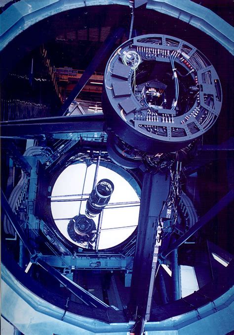 The Prime Focus Unit And Primary Mirror Subaru Gallery Subaru Telescope
