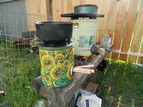 This quick utube video shows how to make a rocket stove in just a 1. Rocket Stoves for the Homestead. : 5 Steps - Instructables