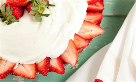 summer sweets paula deen strawberry cream pies strawberry cream pie recipe strawberry recipes