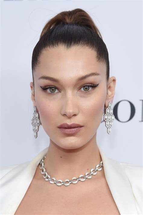 Supermodels Bella And Gigi Hadid Strip Off For Naked Vogue Cover But