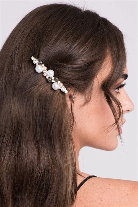 Https://tommynaija.com/hairstyle/elegant Hairstyle With Barrette