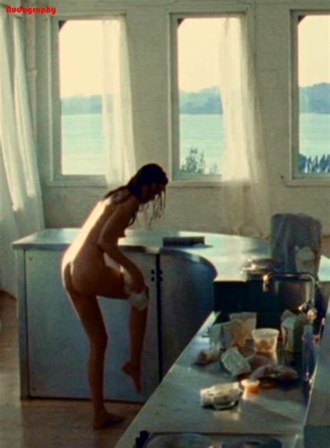Saffron Burrows Nude From The Guitar Picture 2009 2 Original Saffron Burrows The Guitar 005 