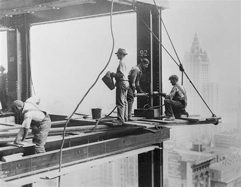 The Daredevil Sky Boys Who Built The Empire State Building 1930 1931