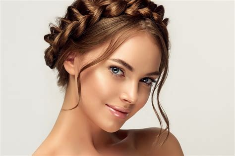 Whether you are having long hair, medium hair or short hair, there's always a simple and beautiful hairstyle for you. 7 Quick and Easy Braided Hairstyles - Tony Shamas Hair ...