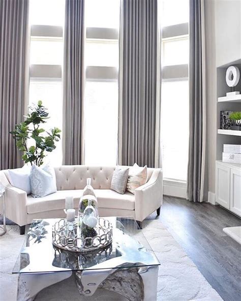 A Luxe Silver And Cream Look Via Popsofcolorhome We Love The Elegant