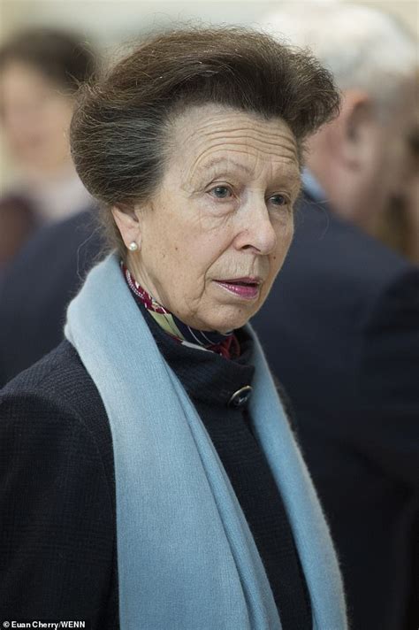 Princess Anne looks chic in navy on visit to Glasgow | Daily Mail Online