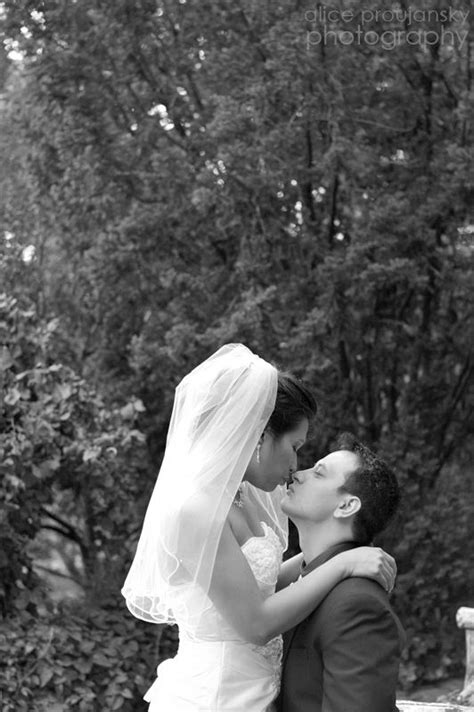 Sharing A Kiss After A Central Park Wedding In The Heart Of New York City Central Park Weddings