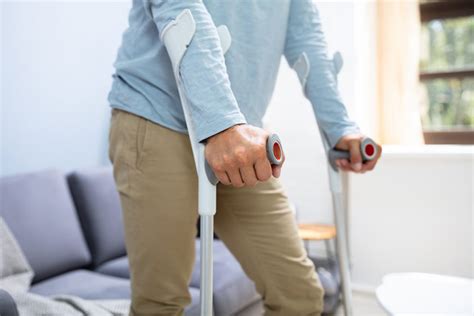How To Make Crutches More Comfortable 5 Best Helpful Tips Howto