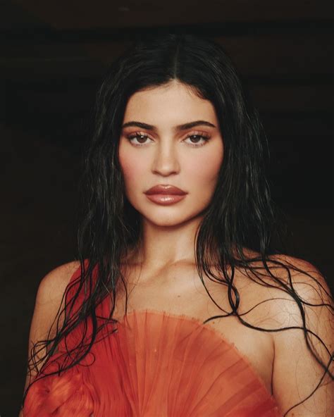 Kylie Jenner Setting The Temperature High Via Instagram See Pics