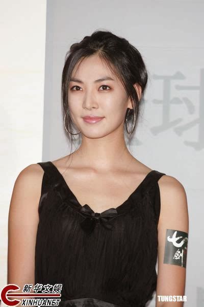 Born 29 september 1992), also known as charlie zhou, is a chinese singer. 《七剑》宣传会 黎明对金素妍细心呵护(组图)_影音娱乐_新浪网