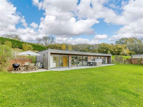 West Pitt Lakes & Lodges - Tiverton , Devon | Self Catering Holiday Lodges