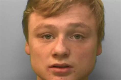 police offer £250 reward for information about wanted brighton man sussexlive