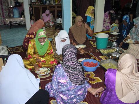 An android phone user will not be caught out without a kitab tahlil during kenduri arwah (muslim ceremony to pray for the dead, commonly practised in malaysia,brunei and singapore). Kenduri Arwah Atok Kami | Aku Dan Sesuatu...