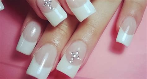 Pin de elisa denisse en tres chic treats en 2020 manicura de. Como cuidar tus uñas por dentro y por fuera