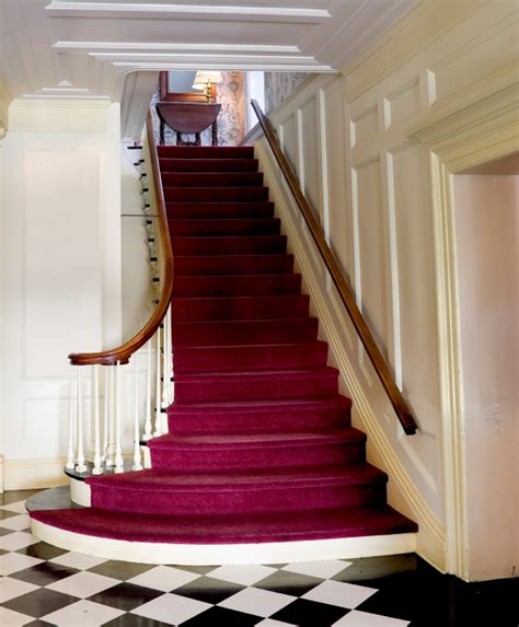 Wir zeigen ihnen drei möglichkeiten, den fliesenspiegel zu verkleiden. Treppe verkleiden » Mit Laminat, Holz oder Fliesen?