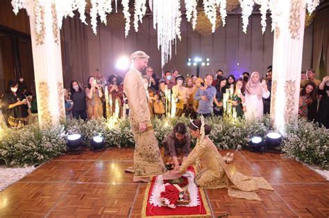 Urutan Prosesi Panggih Dalam Pernikahan Adat Jawa Weddingku Com