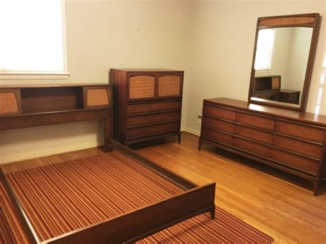 This stylish full size platform bed features a clean, modern design and a versatile walnut finish. Mid Century Walnut Bedroom Set, Rhythm Collection by Lane ...