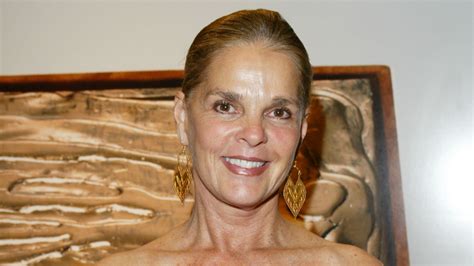 Ali Macgraw 79 Looks Fit And Fabulous In New Photos