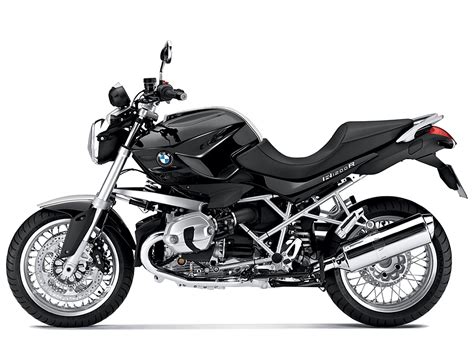 The r 1200 r classic, on the other hand, deliberately goes for a refined contrast and emphasises for instance, maximised rigidity and strength is provided by the tried and tested, two part main/rear. BMW R1200R Classic (2011) - 2ri.de