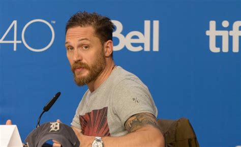 Tom Hardy Shuts Down A Reporter Who Asks About His Sexuality Popsugar Celebrity Photo 2