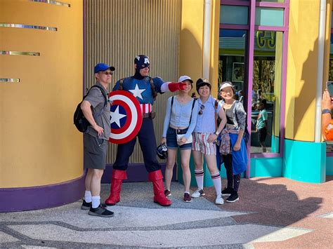 Hugs And High Fives Return To Character Meet And Greets At Universal