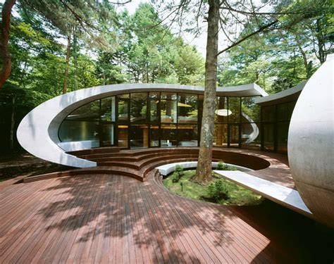 Futuristic Home Design With Natural Environment In Japan Garden