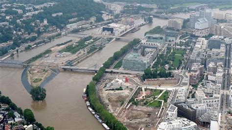 Paris Flood Waters Begin To Recede Bbc News