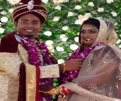 International archer deepika kumari tied the knot with her friend and fellow player atanu das at a wedding ceremony held at the vrindavan banquet hall. Deepika Kumari Wedding: Deepika weds Atanu today in Ranchi ...