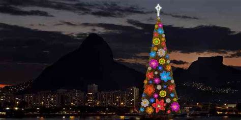 13 Most Amazing Christmas Trees In The World To Watch Out