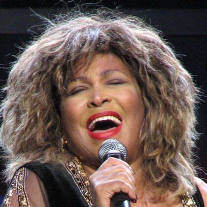 Tina Turner Devient Citoyenne Suisse Gala
