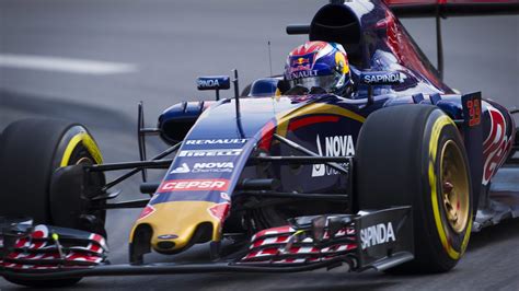 Max verstappen has revealed he has left hospital after his crash with lewis hamilton on the first lap of the british grand prix at silverstone. Verstappen begint aan een lastig weekeinde | NOS