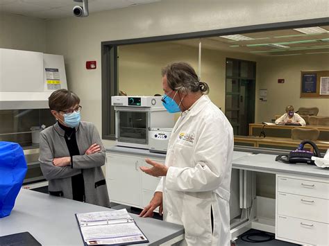 Gov. Kelly Tours K-State’s BRI Facility Fighting COVID-19