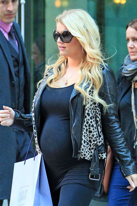 Pregnant Jessica Simpson Shopping In New York Hawtcelebs