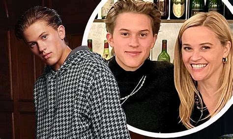 Reese Witherspoons Son Deacon Phillippe Wows In Unseen Snap For