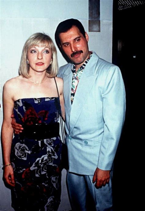 25 Romantic Photos Of Freddie Mercury With Mary Austin The Woman Who