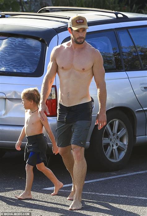 Chris Hemsworth Shows Off His Muscles And Large Feet Vhman