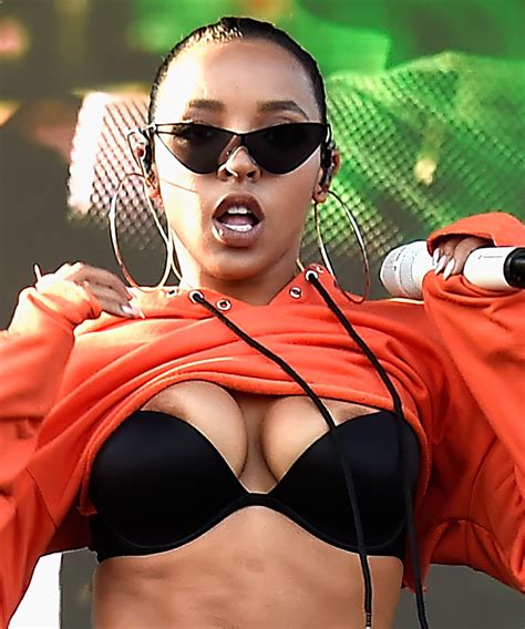 Tinashe Boobs Pop Out Nip Slip On Stage 2017 Billboard Hot 100 Festival Hq Tinashe Boobspopout